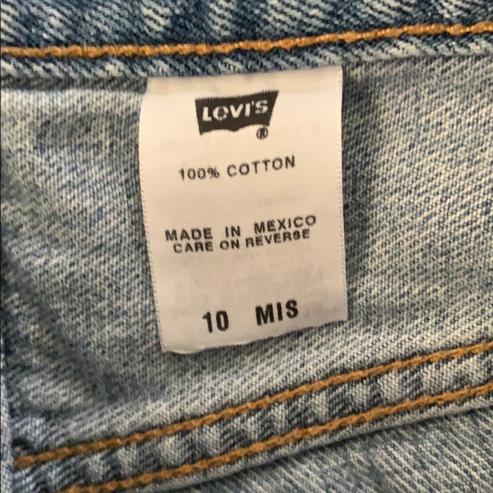 Vintage Levi High Waist Shorts. Tagged size 10 MIS - Picture 4 of 4